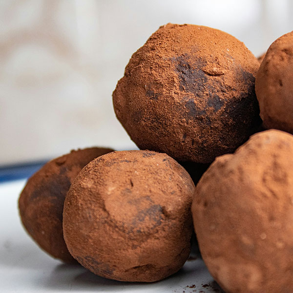 Read more about the article Raw Vegan Coconut truffles