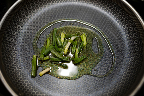 Read more about the article How to properly Cook with Oil