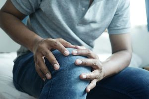 Read more about the article Chiropractic care can help with knee pain