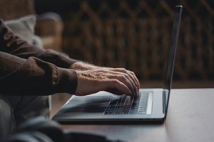 Read more about the article Tendonitis: the injury that happens behind a computer